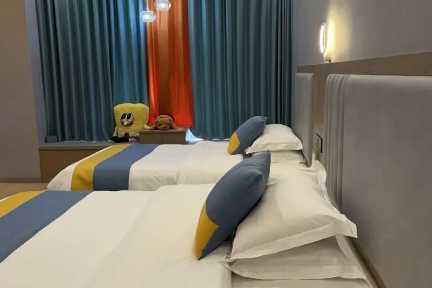 Xiongfeng Hotel - Image 1