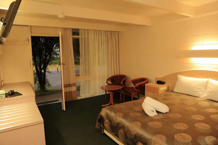 Ocean Views Motel Lakes Entrance - Image 1