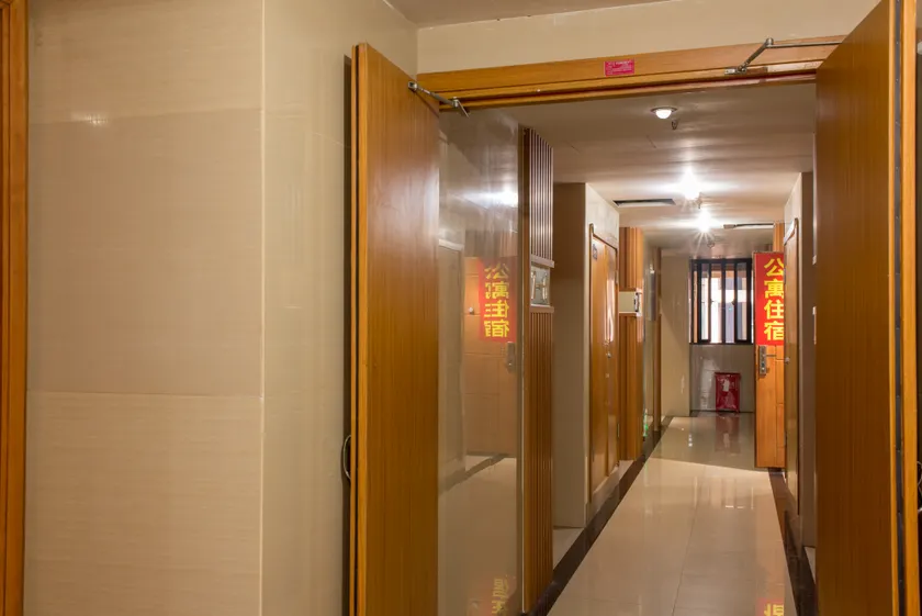Youjia Serviced Apartment (Dadukou Pedestrian Street Xinshancun Light Rail Station) - Image 1