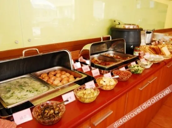 Home Inn Yinchuang North Qinghe Street Tourism Bus Station - Image 1
