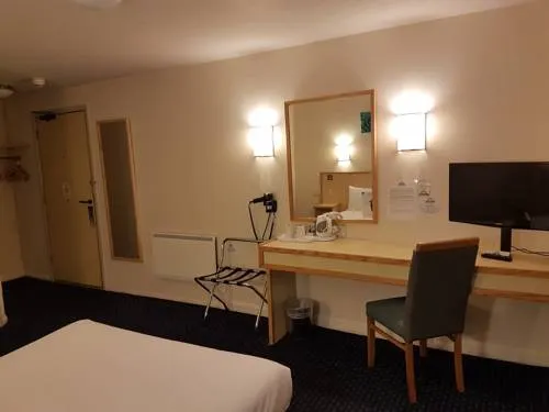 Days Inn by Wyndham Sutton Scotney North - Image 1