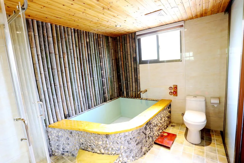 Mengla Hot Spring Tavern - Image 1