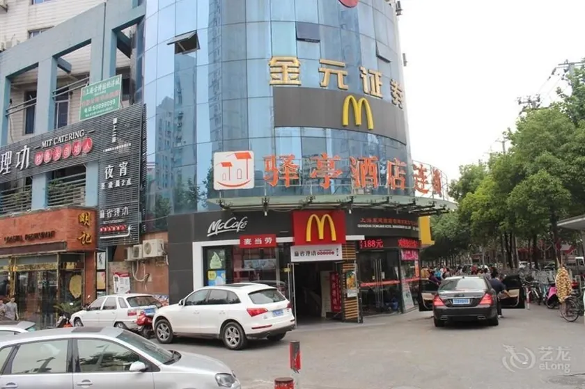 Yiting Siji Hotel (Dongfang Road Lancun Road Subway Station Branch Shanghai) - Image 1