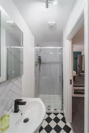 Deluxe Studio Apartments - Image 1