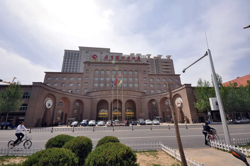 Lvliang Hotel (South Building) - Image 1