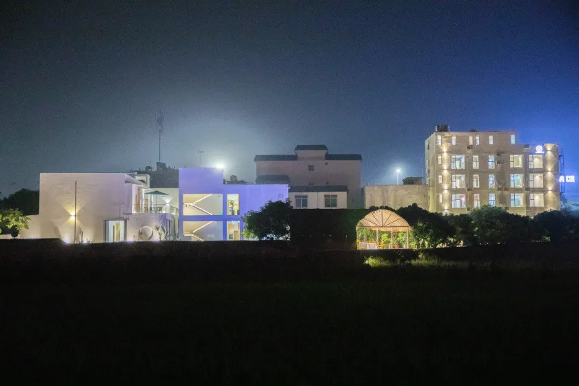 Starlight outside the city · Park Pool Design Homestay (Wu Shu Airport Shop) - Image 1