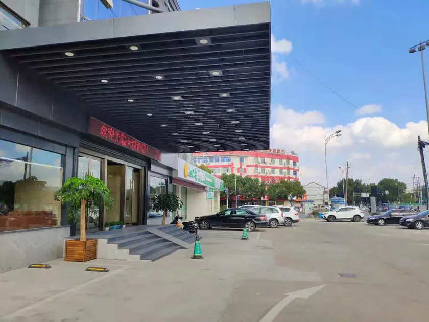 Tian Yue Hotel - Image 1