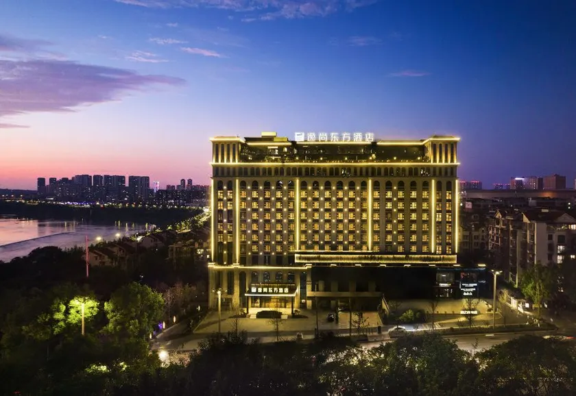Eshine East Hotel - Image 1