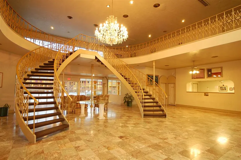 Monsoon Inn - Image 1
