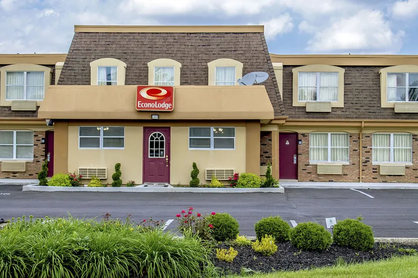 Worthington Motor Lodge - Image 1