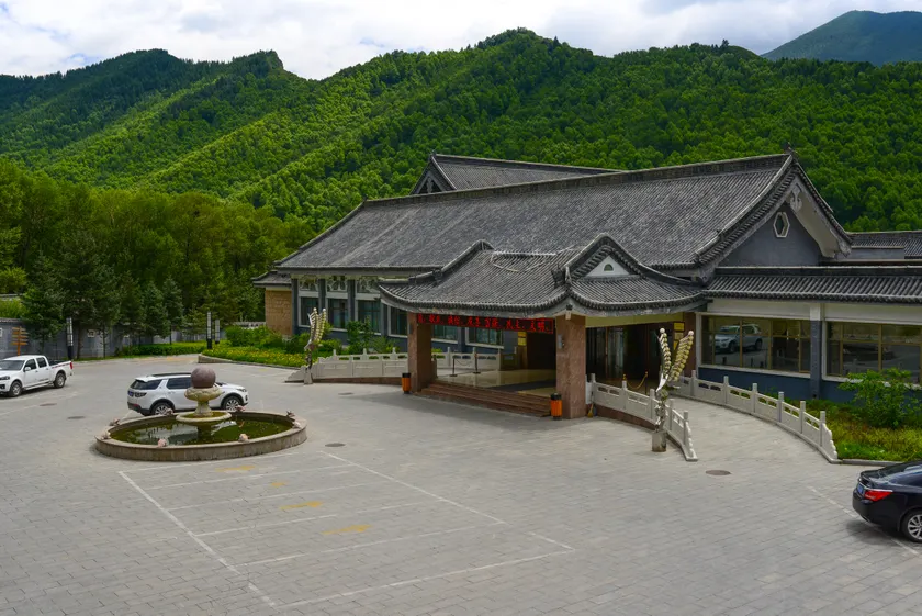 Friendship Hotel - Image 1