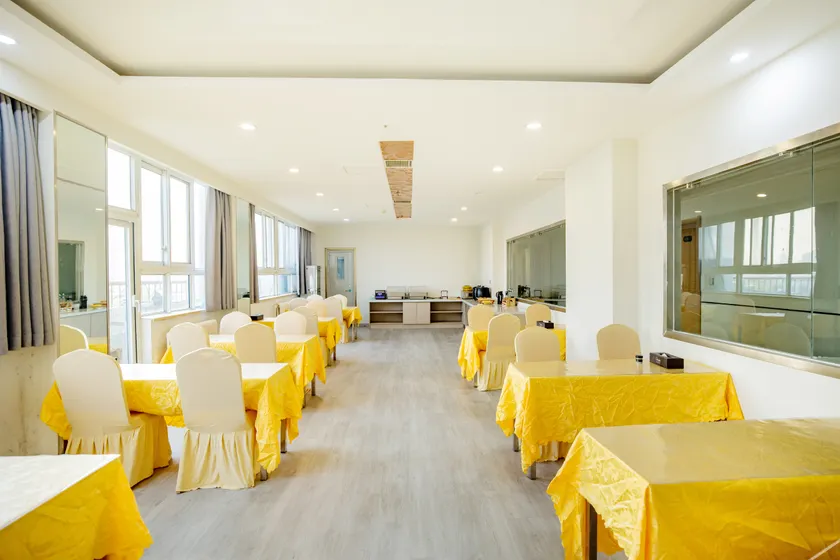 Yilai Luxury Hotel (Wanda Plaza Branch) - Image 1