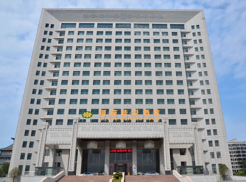 Inzone Garland Hotel - Image 1
