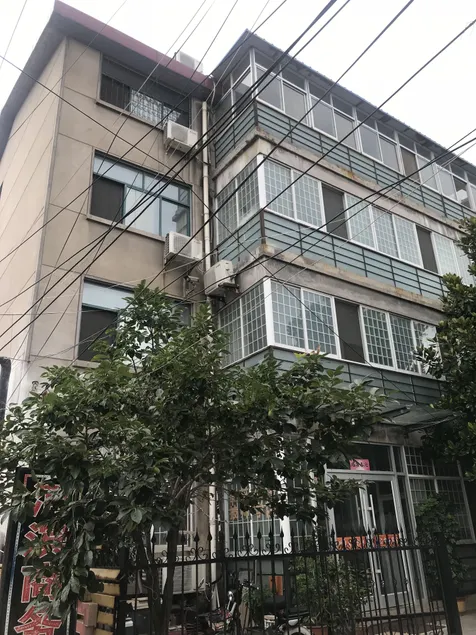 Linyi Riverside Business Hotel - Image 1