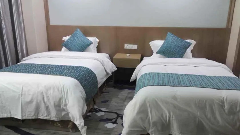 Zhongshan Guzhen Long Quan Hotel - Image 1