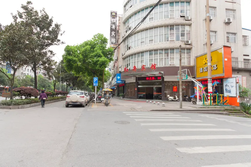 Hongzhou Hotel - Image 1