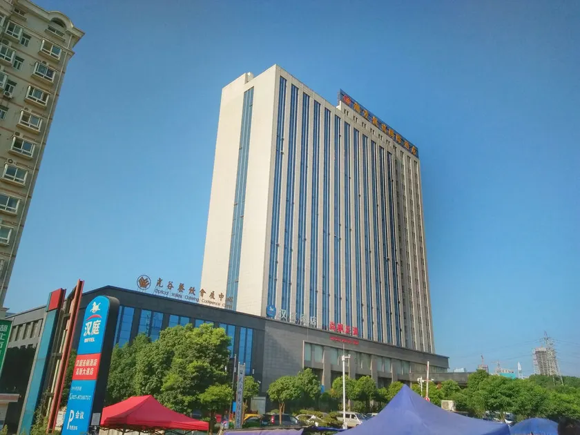 Zmax Carrey Internat i onal Hotel - Image 1