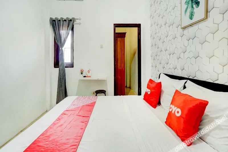 OYO Flagship 90502 Holistay Malang New - Image 1