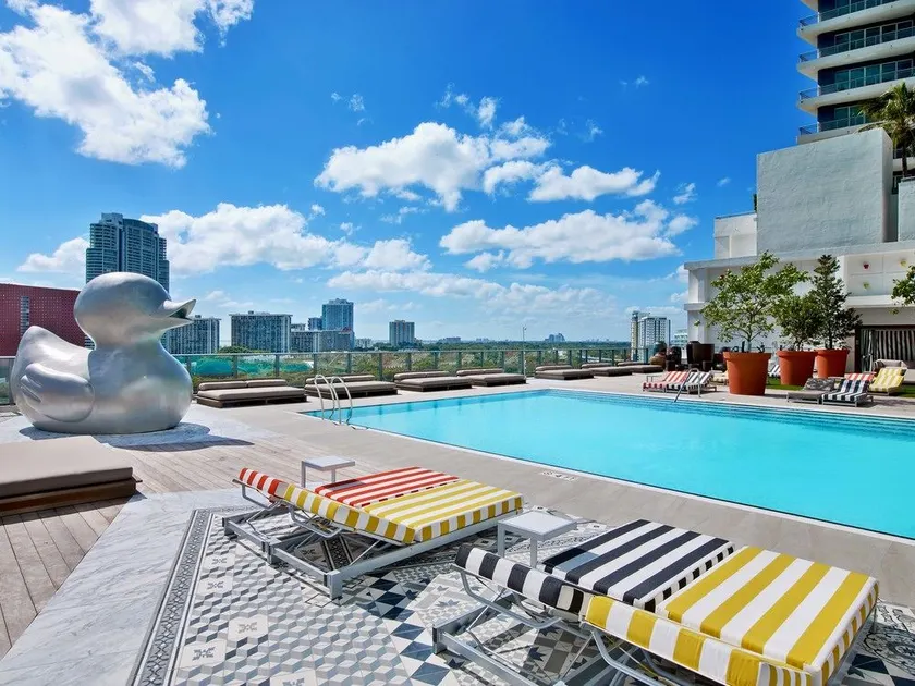 Luxury Apt in the Heart of Brickell on 44th Floor - Image 1