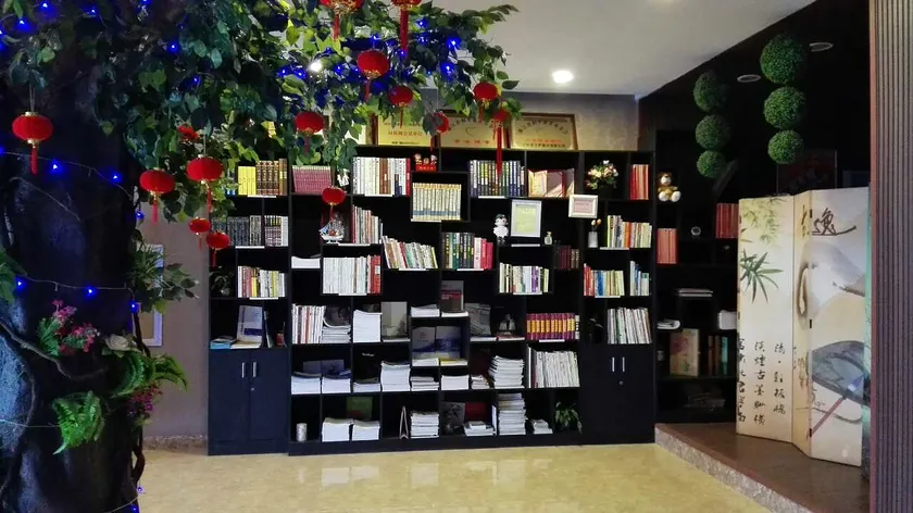 City Holiday Hotel - Image 1