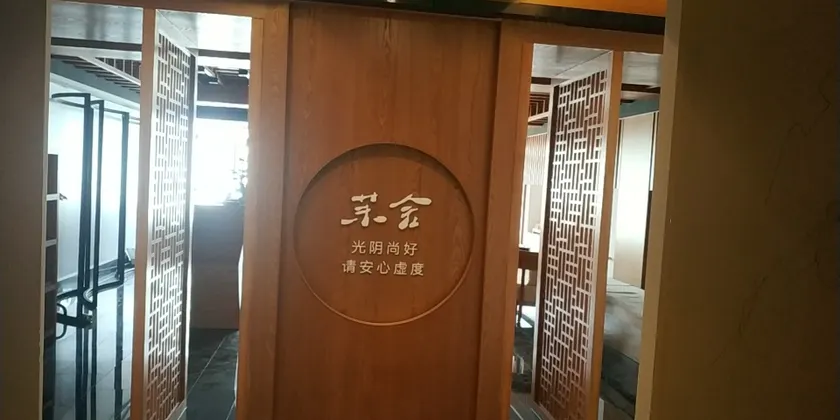 Mohouse Hotel - Image 1