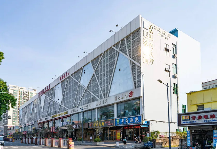 Four Seasons Hotel (Gongming Square Metro Station Daqili Branch) - Image 1