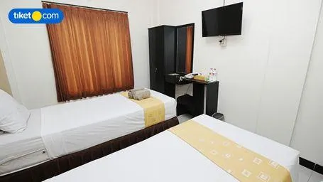 Tirta Kencana Hotel & Garden Resto - Image 1