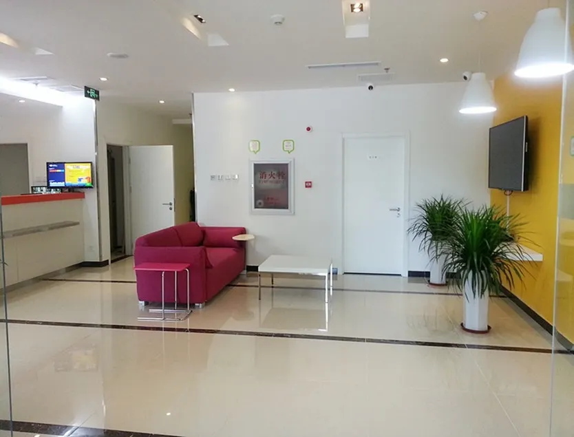 Super 8 Hotel (Beijing Jianguomen Subway Station Capital Children's Research Institute) - Image 1