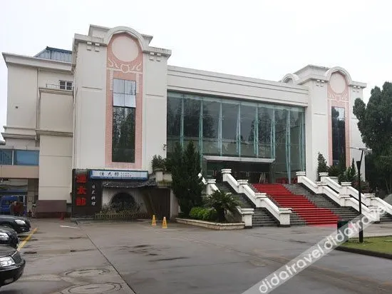 NEW OVERSEAS CHINESE HOTEL - Image 1