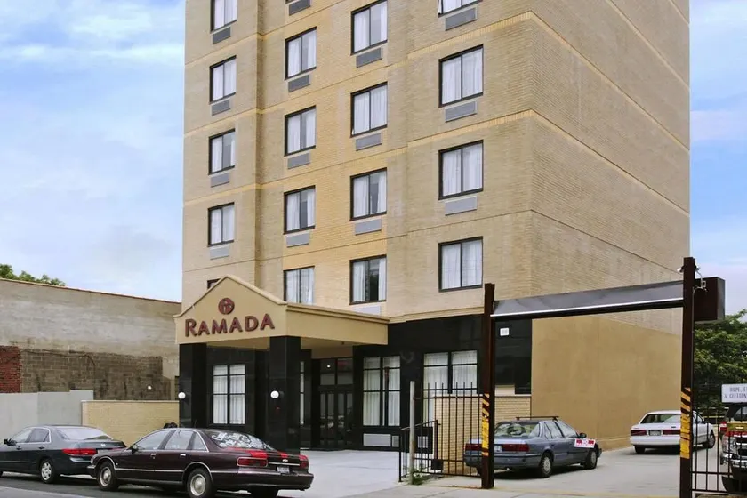Ramada Long Island City - Image 1