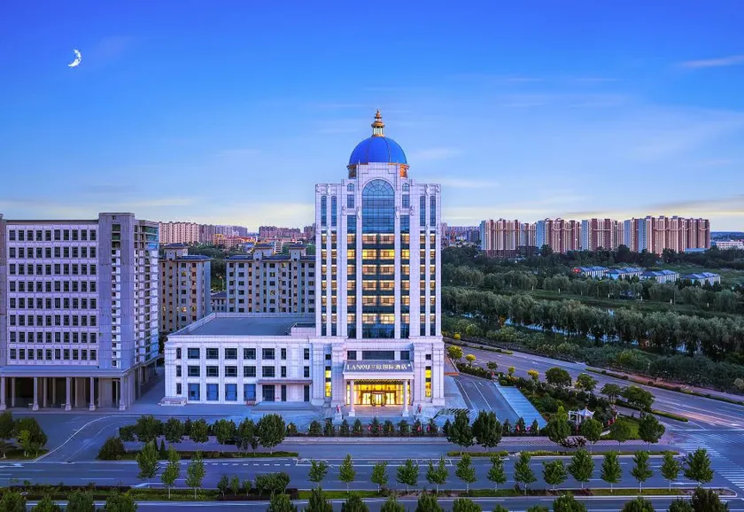 Lanou International store in Beihu Park. - Image 1