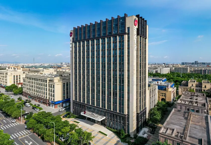 Model J（Taizhou Bay New District Store） - Image 1
