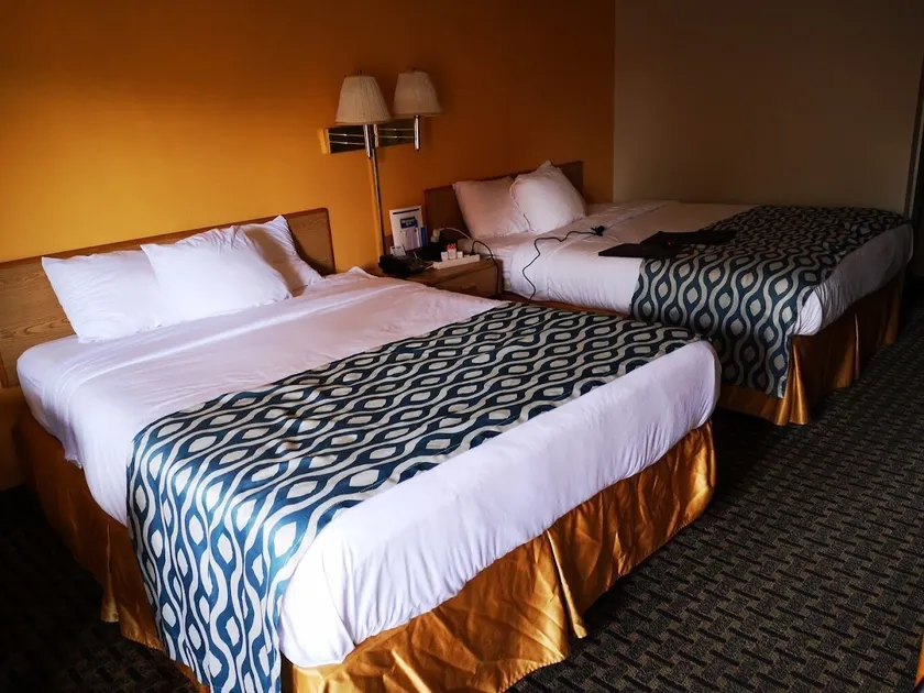 Vermilion Inn - Image 1