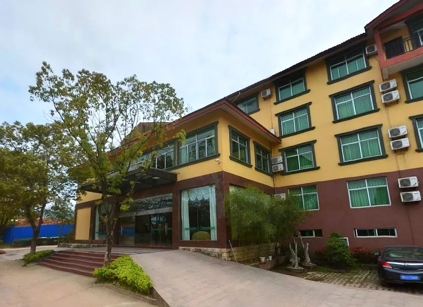 Tongda Huanqiu Hotel - Image 1