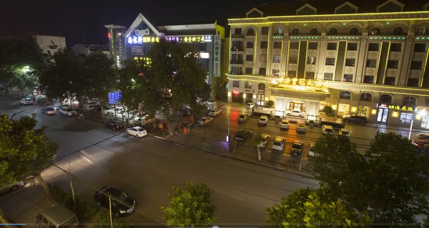 Zaozhuang Zhongyuan Crown Hotel - Image 1