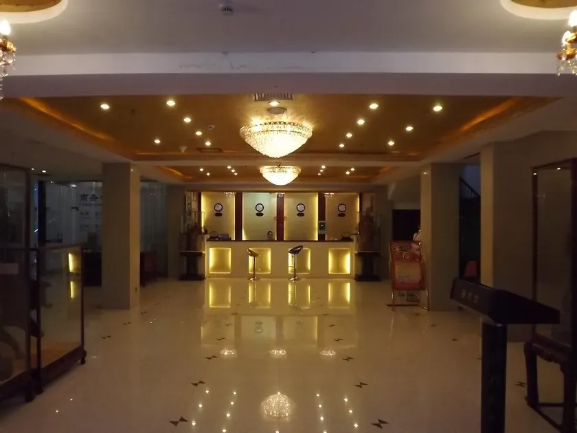 Lvzhou Holiday Hotel - Image 1
