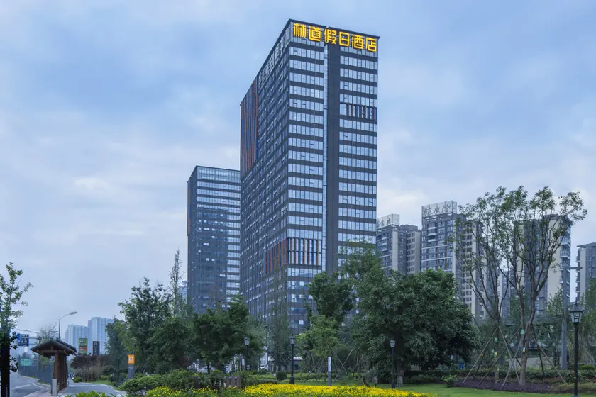 Lindao Holiday Inn - Image 1