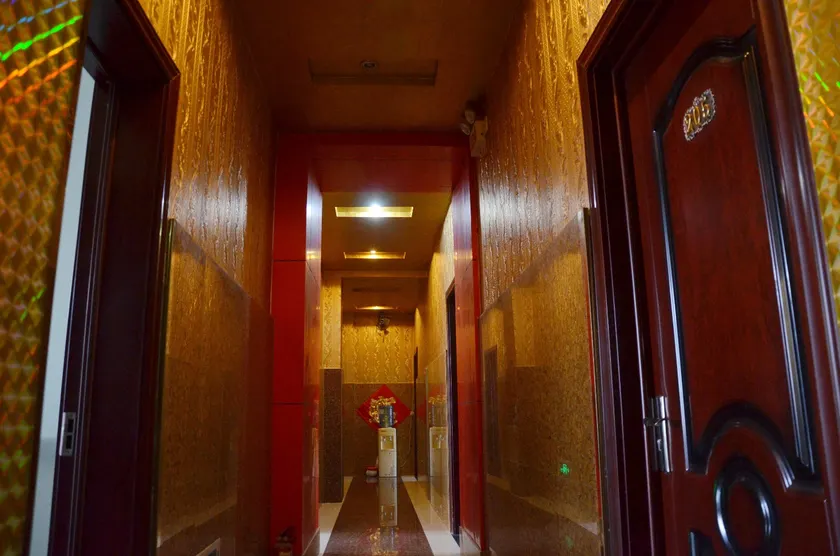 Xinyi Jinling Hotel - Image 1