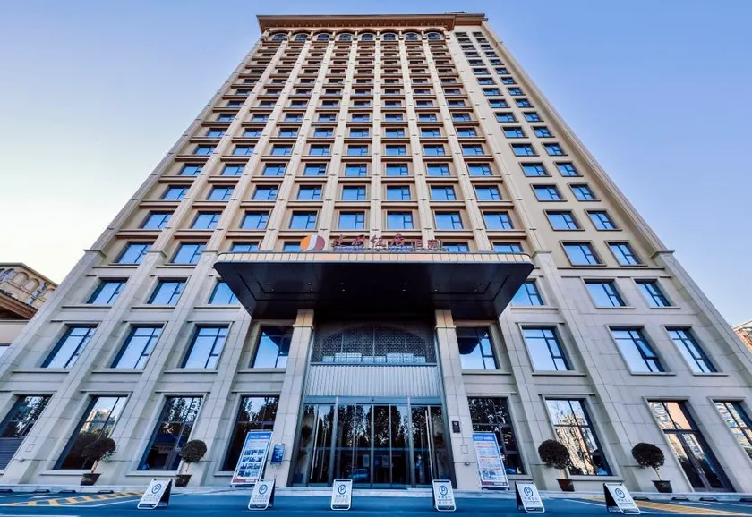 Weinan Jianguo Hotel (Block B) - Image 1