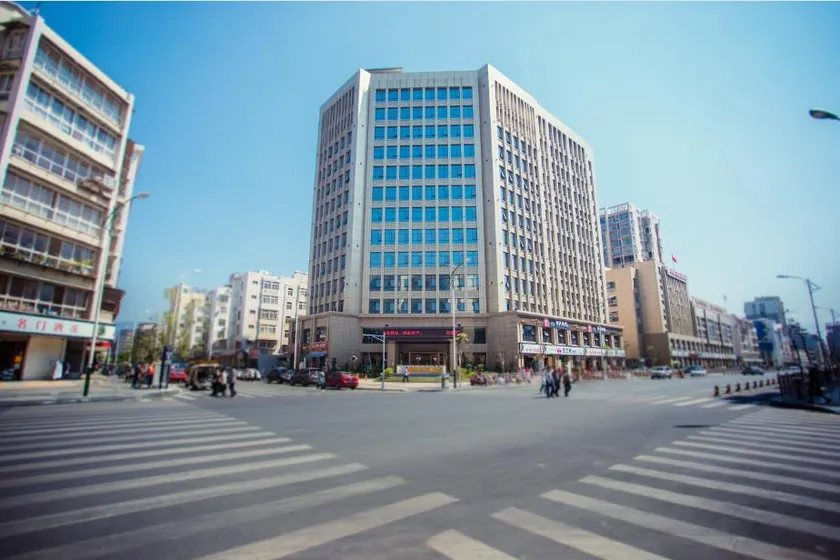 Eshine East Hotel (Xichang Qionghai Wetland) - Image 1