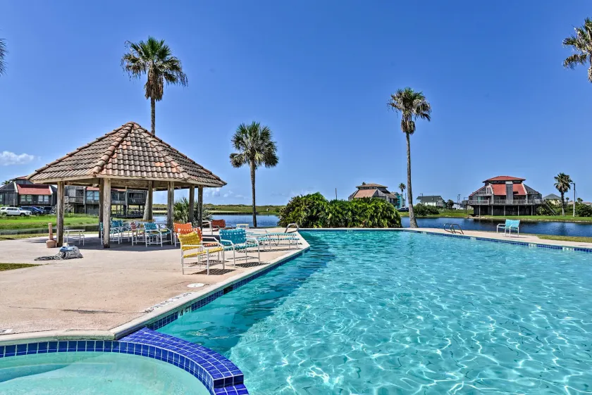 Matagorda Townhome W/deck, Views, Pool Access - Image 1