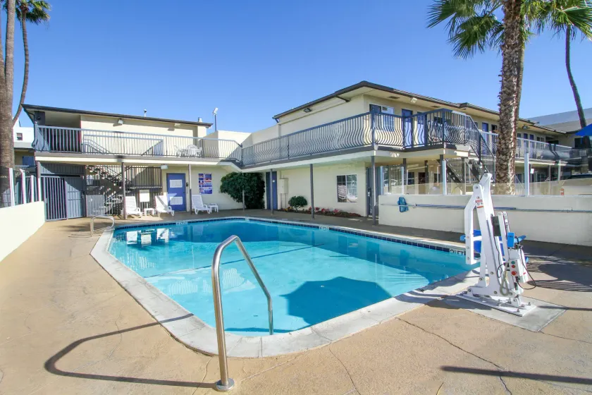 Motel 6 San Diego, CA Airport Harbor - Image 1
