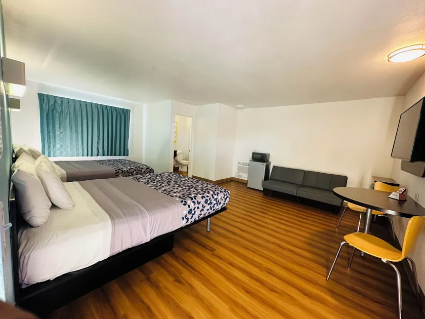 Beachside Inn - Image 1