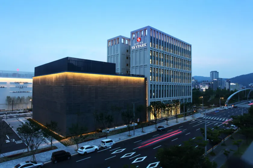 Hotel Skypark DaejeonⅠ - Image 1