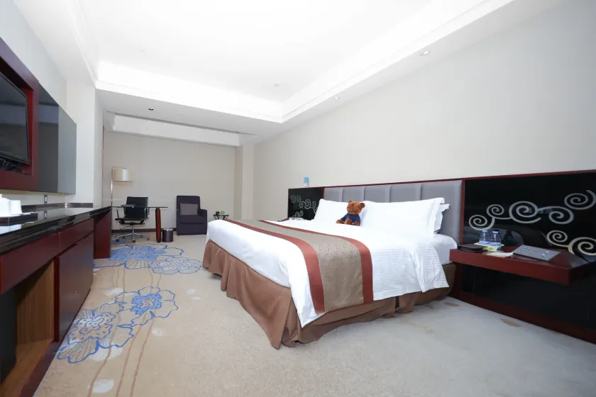 Avant-Garde Hotel - Image 1
