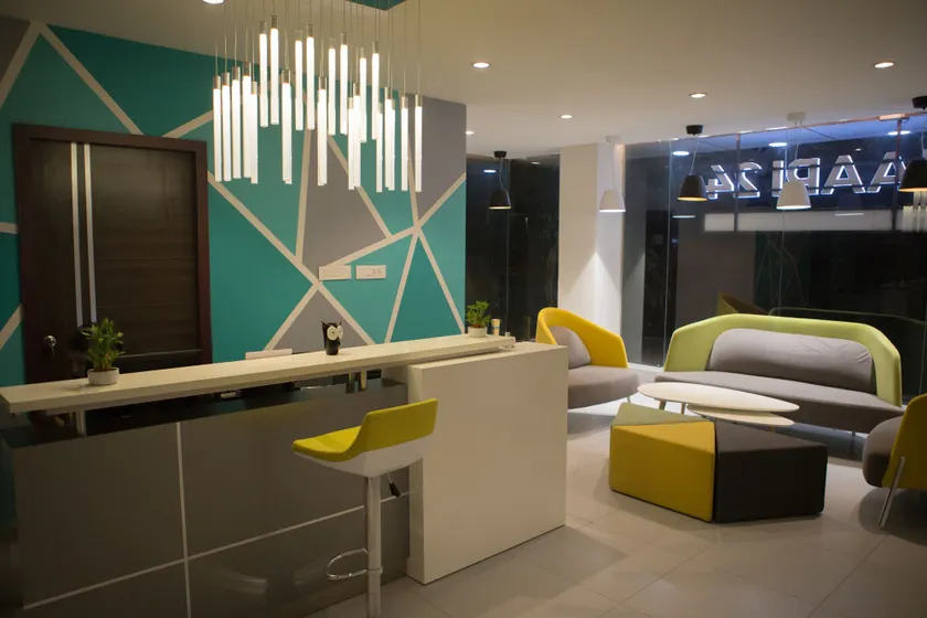 Vihaari 24 Business Hotel - Image 1