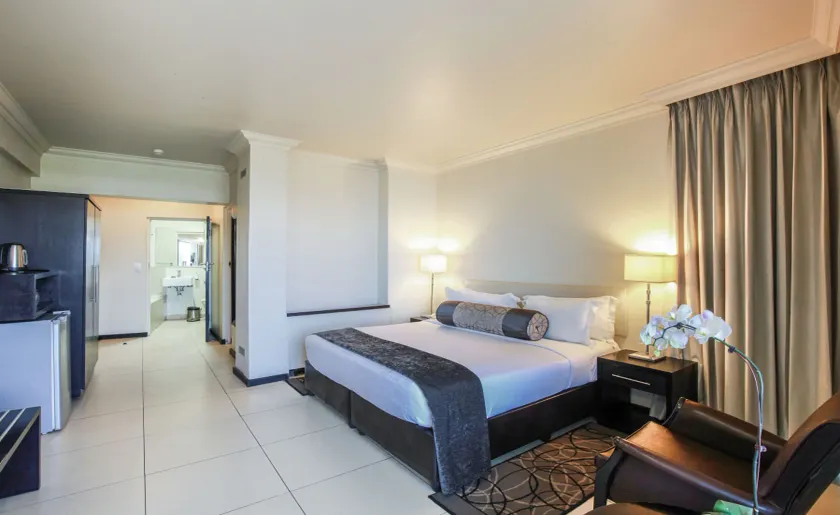 Blue Waters Hotel - Image 1
