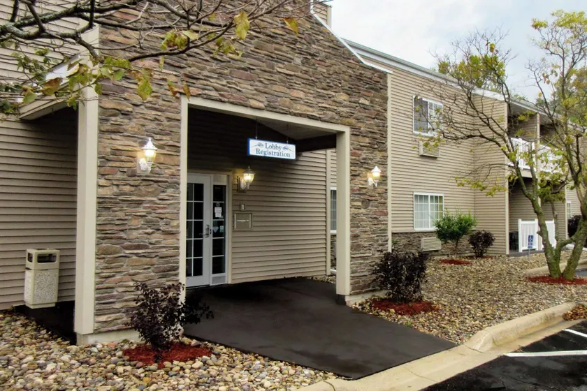 Quality Inn & Suites Red Wing - Image 1