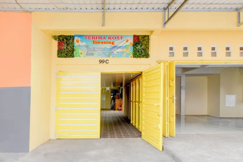 Hotel O Alun-Alun Purwokerto Near Gor Satria Purwokerto Formerly Guest House Blessing - Image 1