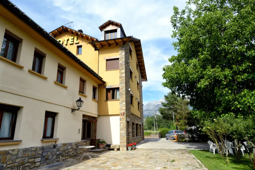 Hotel Los Nogales - Image 1
